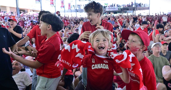 CĐV Canada mở hội sau chiến thắng lịch sử tại World Cup - hình ảnh - slotu888.com CĐV Canada mở hội sau chiến thắng lịch sử tại World Cup - hình ảnh - slotu888.com