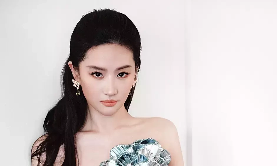 Lưu Diệc Phi lộng lẫy như ‘bông hồng thủy tinh’ – Cơ hội giải trí và cá cược cùng U888 - hình ảnh - slotu888.com Lưu Diệc Phi lộng lẫy như ‘bông hồng thủy tinh’ – Cơ hội giải trí và cá cược cùng U888 - hình ảnh - slotu888.com