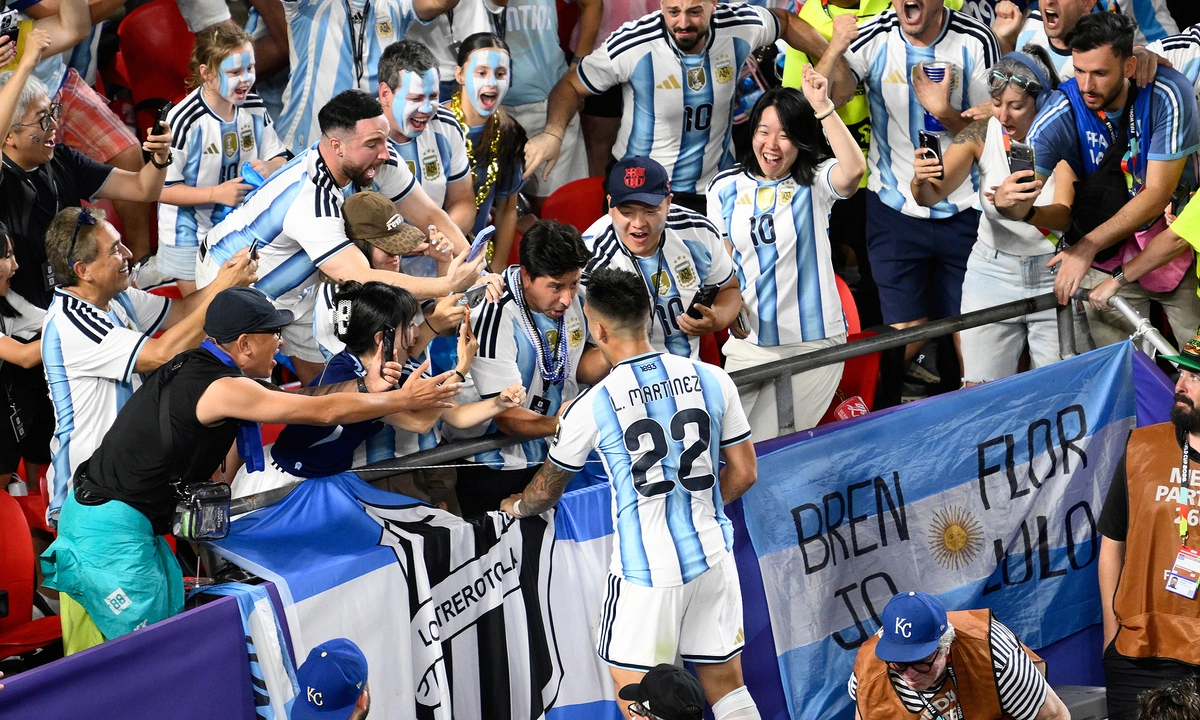 Báo Anh đặt dấu hỏi về việc tiền đạo Argentina thoát thẻ đỏ: góc nhìn mới cho người chơi Việt - hình ảnh - slotu888.com